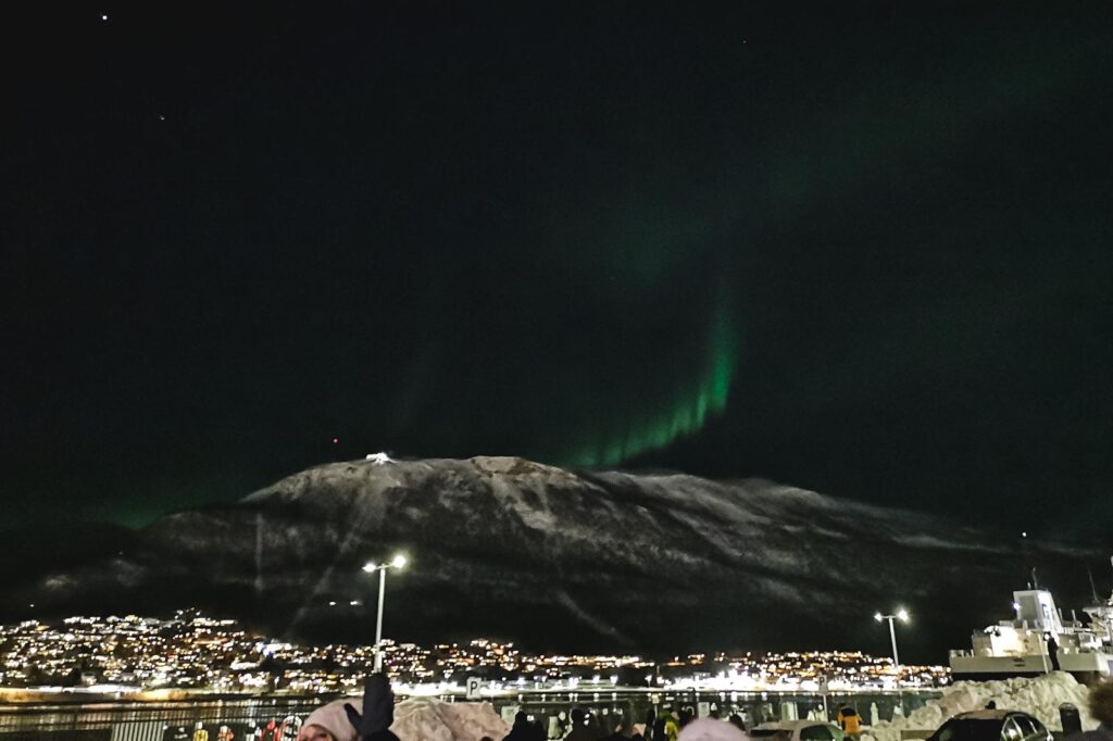 Noorderlicht vanuit de binnenstad van Tromsø
